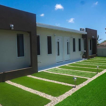 Pavia'S Centerpoint Oasis Apartman Oranjestad Kültér fotó
