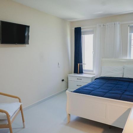 Pavia'S Centerpoint Oasis Apartman Oranjestad Kültér fotó
