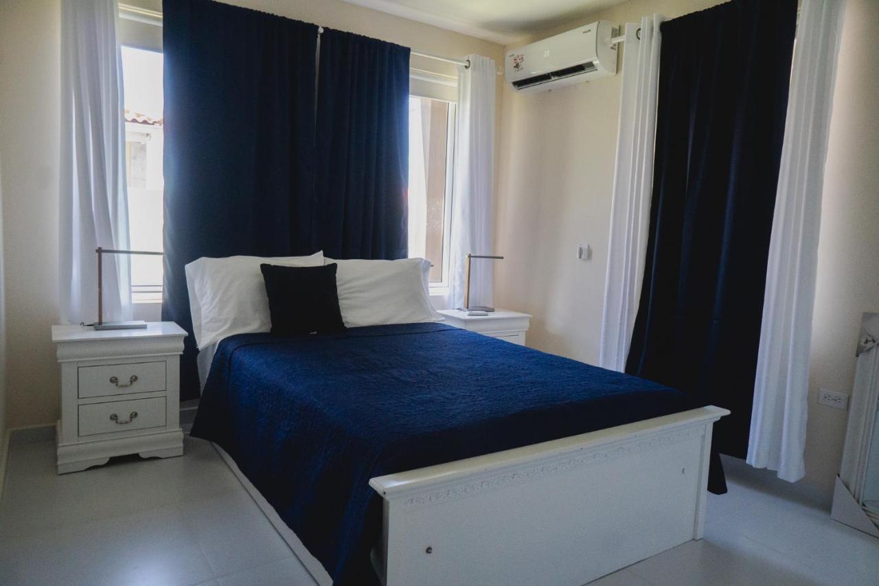 Pavia'S Centerpoint Oasis Apartman Oranjestad Kültér fotó