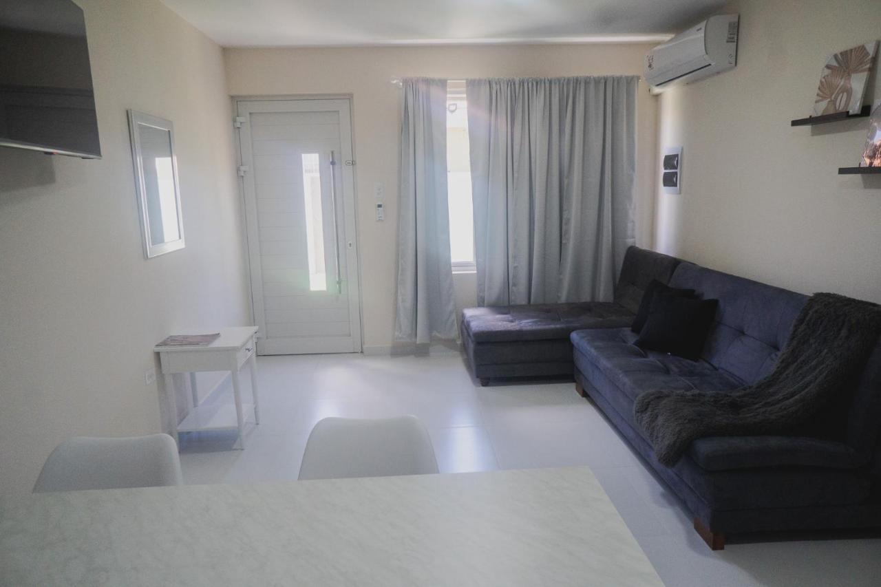 Pavia'S Centerpoint Oasis Apartman Oranjestad Kültér fotó