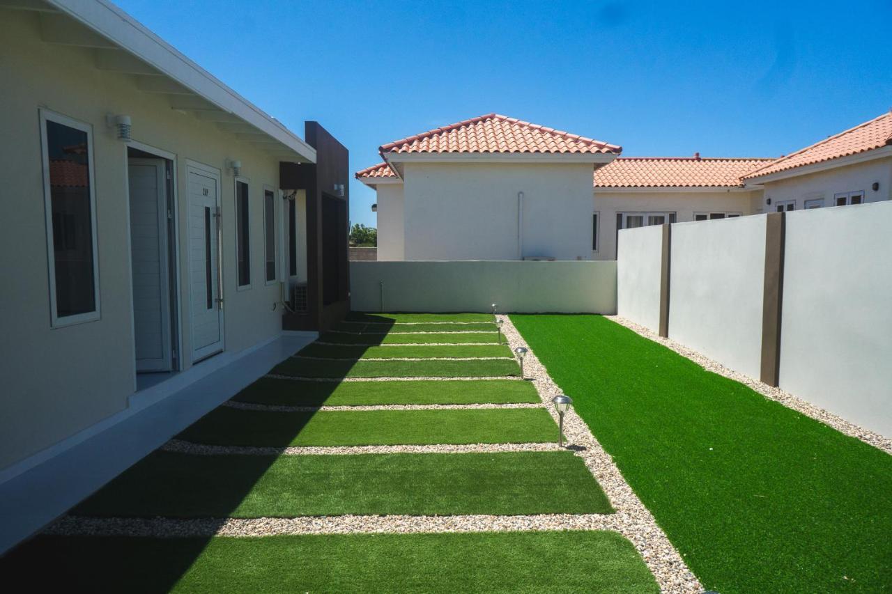 Pavia'S Centerpoint Oasis Apartman Oranjestad Kültér fotó