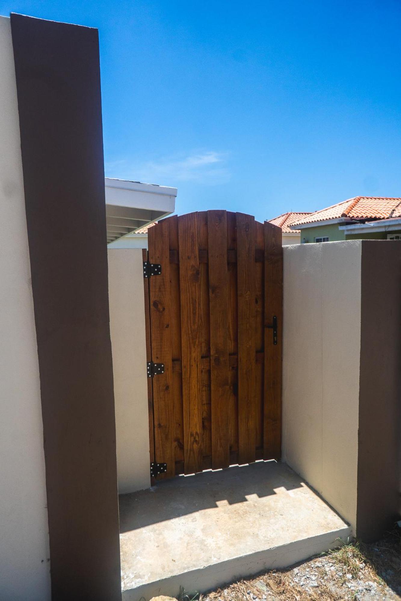 Pavia'S Centerpoint Oasis Apartman Oranjestad Kültér fotó